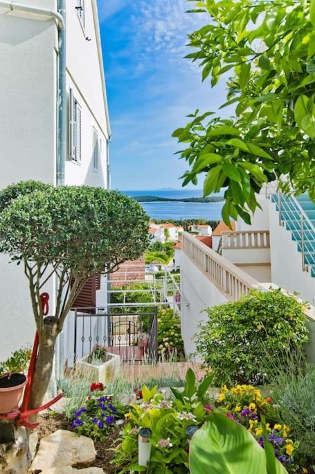 Apartman Tino With Two Sunny Terace Hvar Town Exterior foto