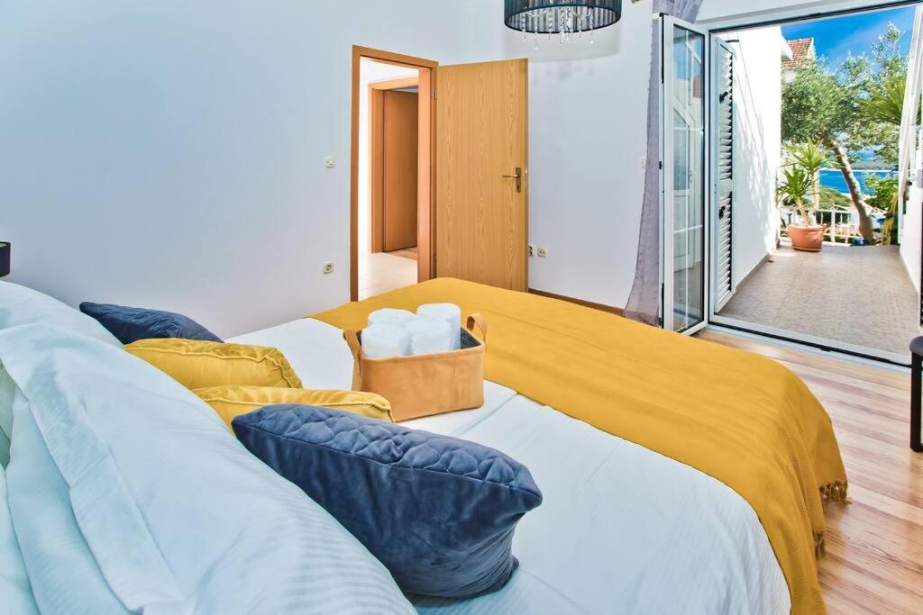 Apartman Tino With Two Sunny Terace Hvar Town Exterior foto